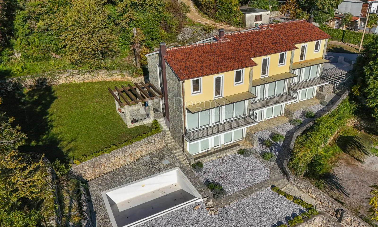 premium kuća u nizu – bazen, garaža, podno grijanje - slika 19
