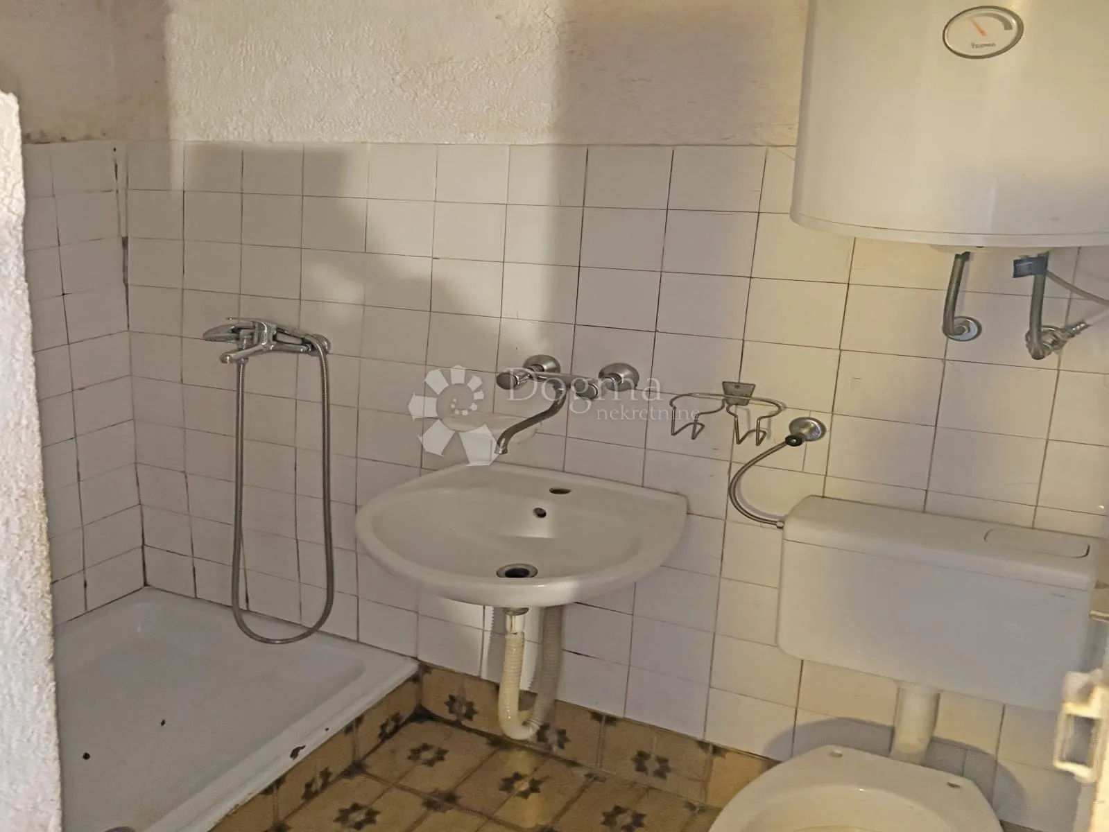 kaštelir-kuća u nizu za renovaciju - slika 5
