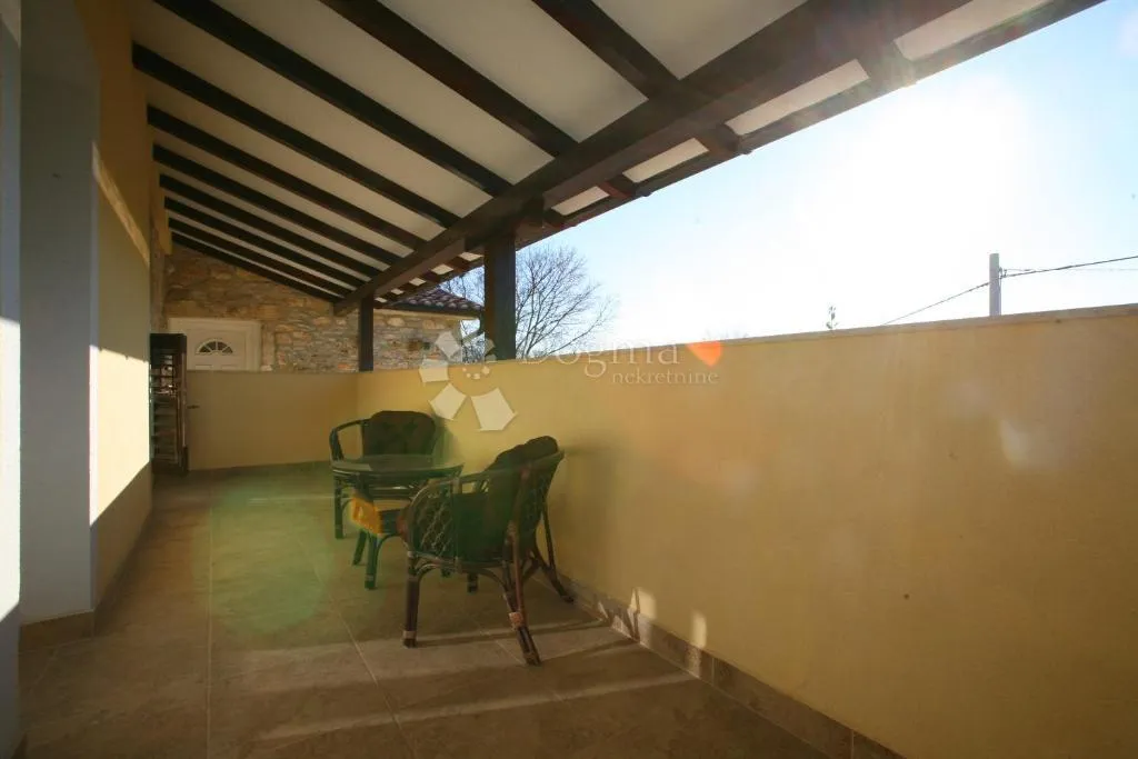prekrasna istarska villa s bazenom, 220 m² i 5 en-suite spavaćih soba - slika 10