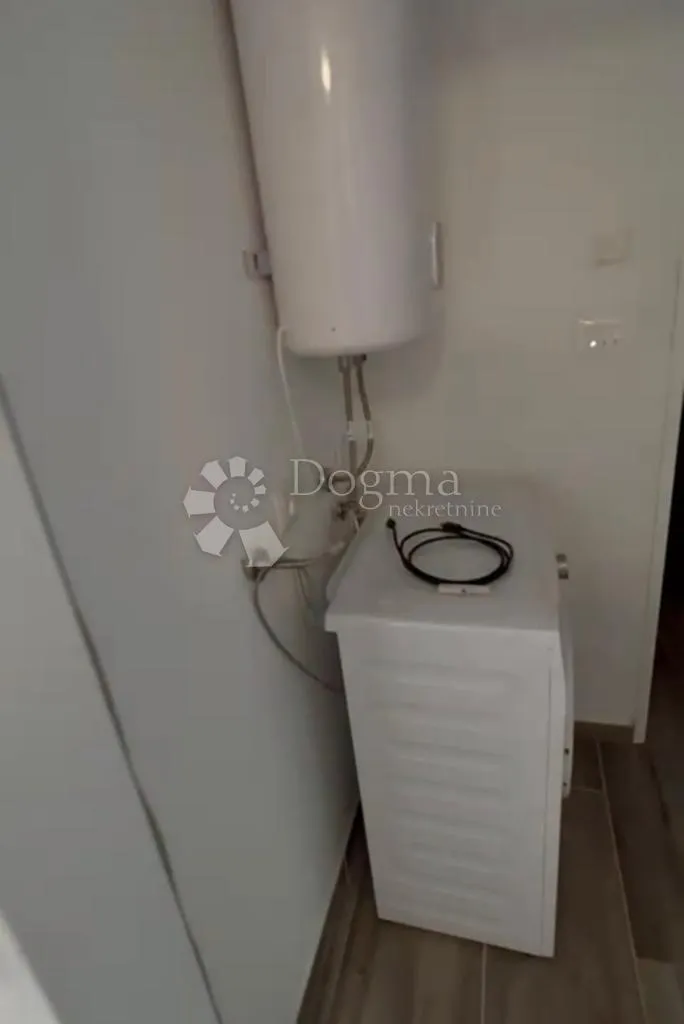 tisno kuća u prvom redu do mora odlična prilika - slika 36