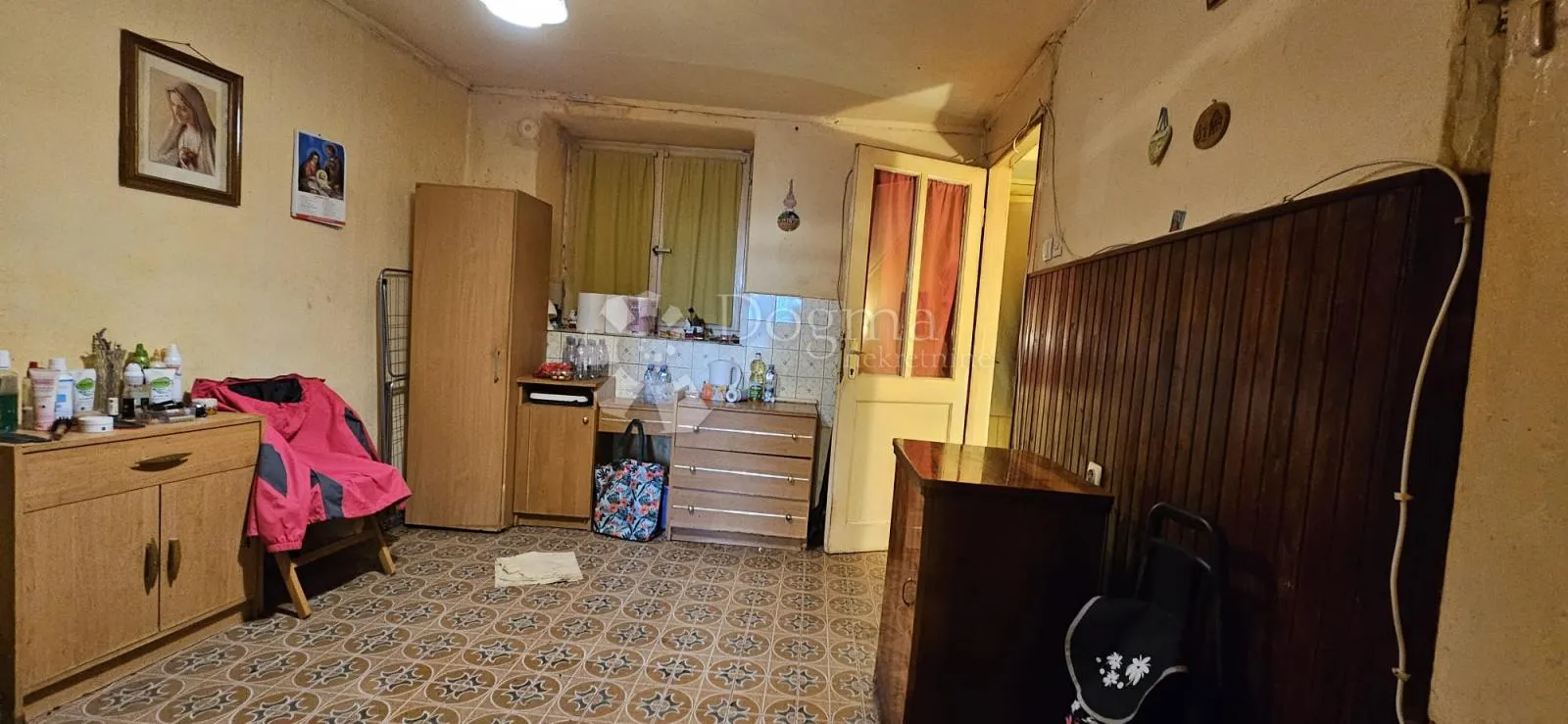 kamena kuća s terasom i garažom - slika 11