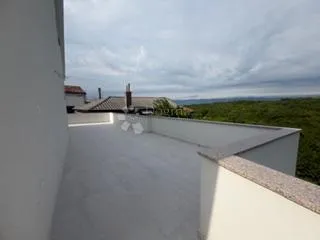 dvoetažni apartman sa ogromnom terasom - slika 8
