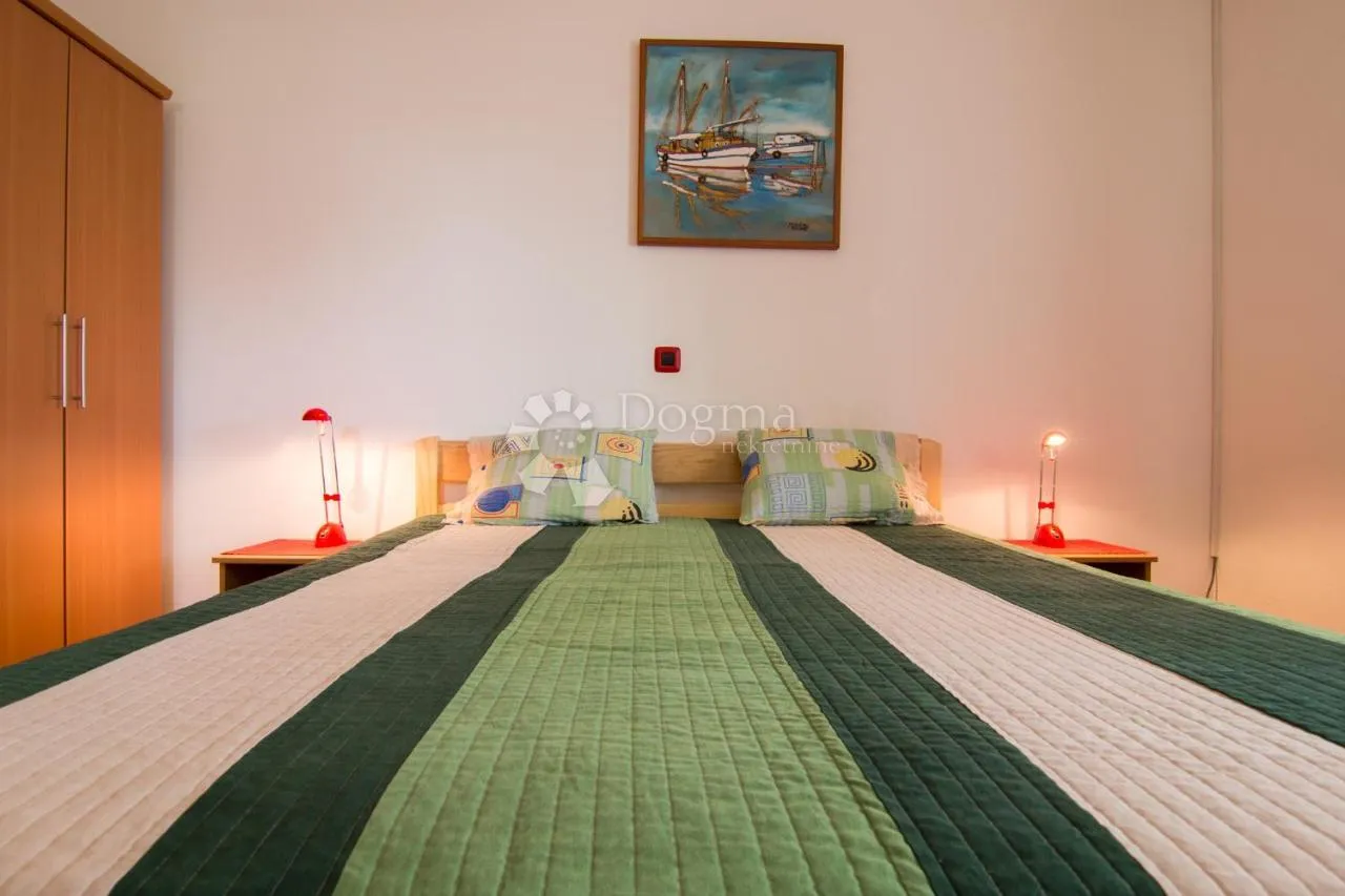 kuća sa bazenom i 4 stambene jedinice - 600m od plaže - slika 29