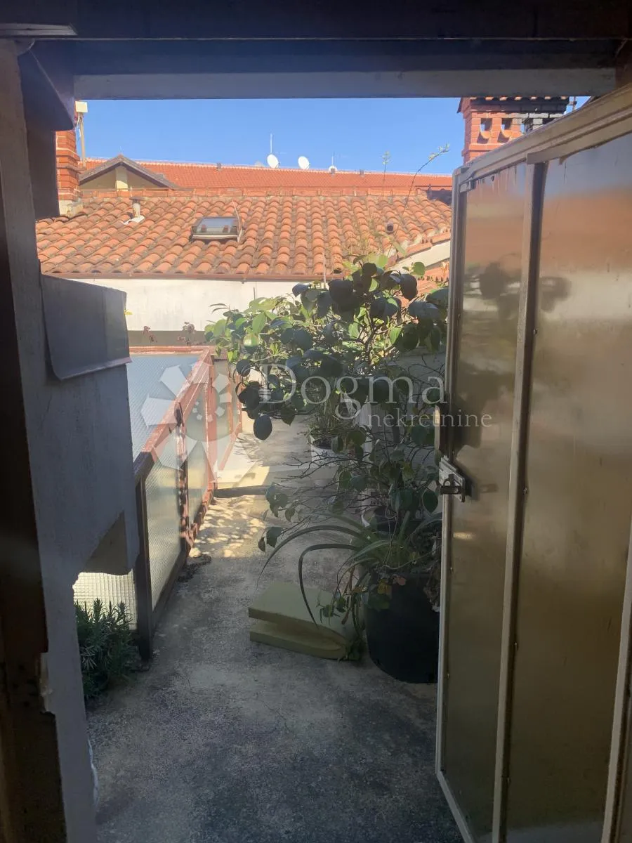 lovran, dvoetažni stan 105 m2 - slika 24