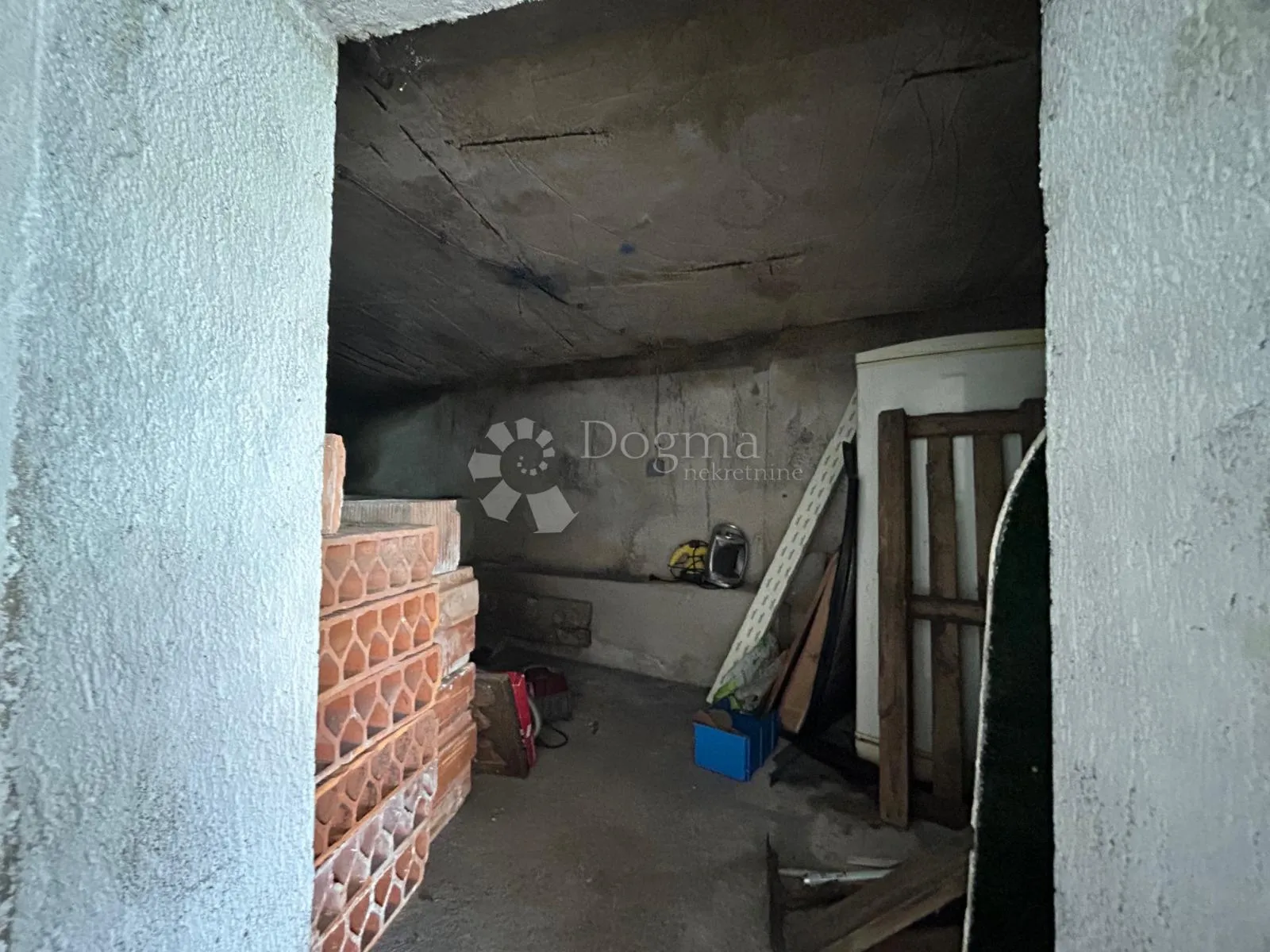 garaža sa dodatnim prostorom - slika 4