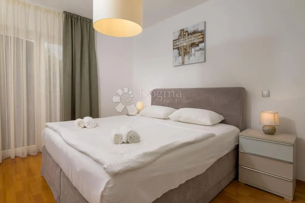 bale - prostrana vila s prekrasnom okućnicom - slika 11