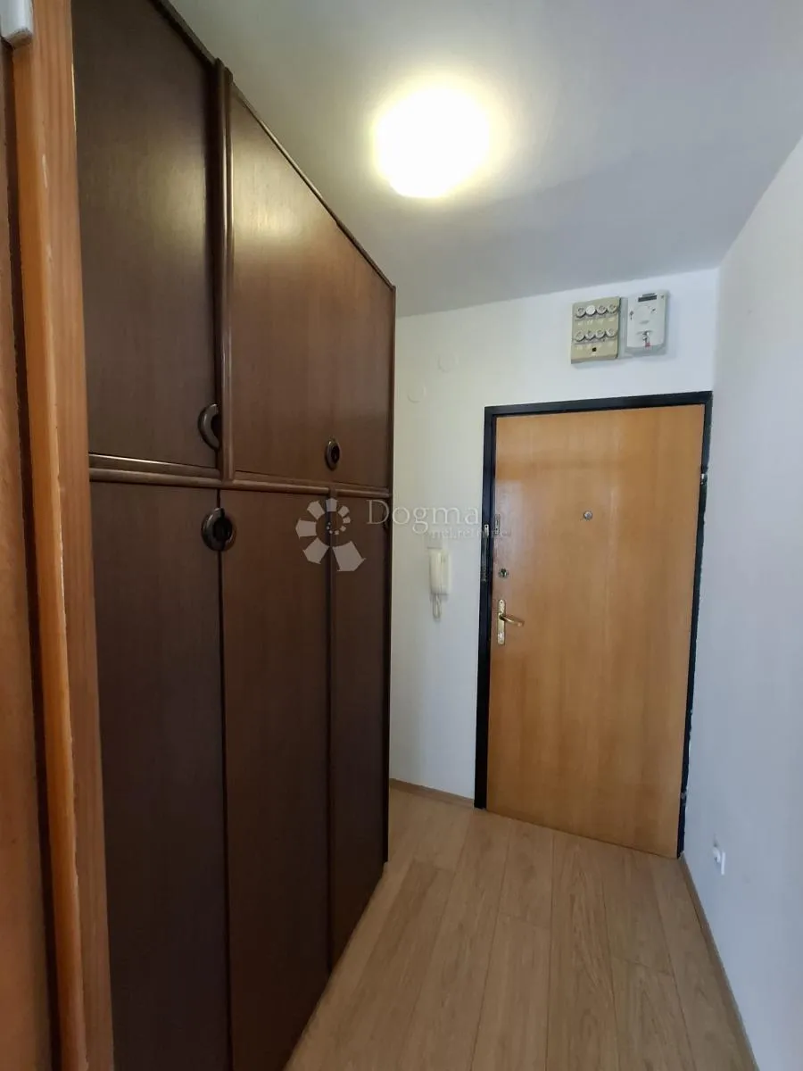 adaptiran 1s+db stan s balkonom u zaprešiću - slika 12