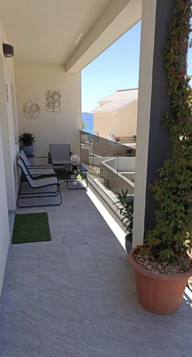 dvojna kuća sa tri apartmana, sevid - slika 2