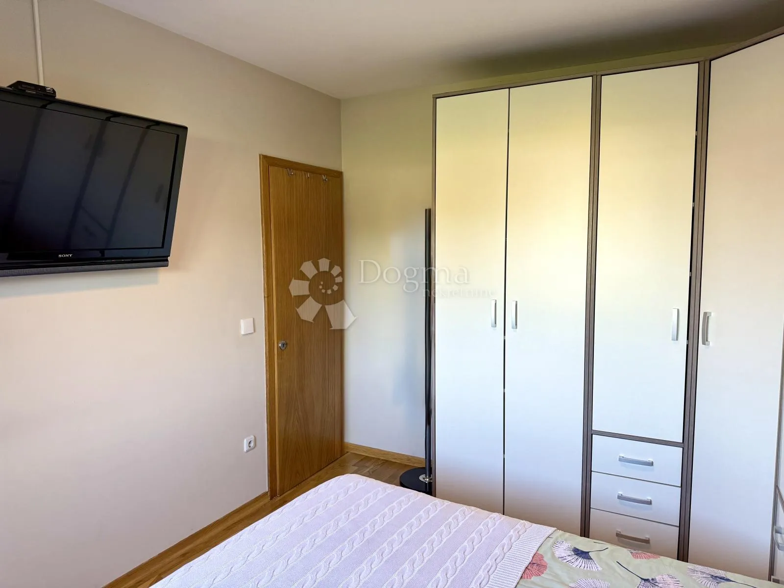 velika gorica, kuća 190 m2 s bazenom, prilika! - slika 7