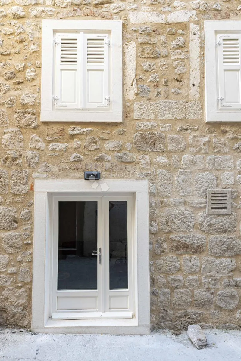 kuća s poslovnim prostorom,pag - slika 3