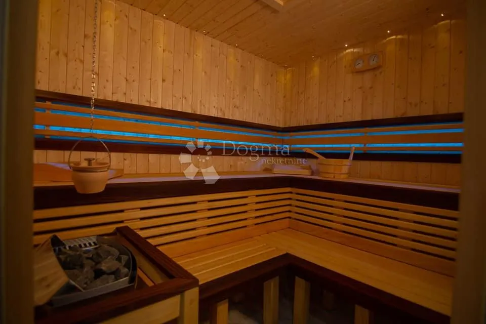 moderna villa na otoku krku s bazenom - slika 38