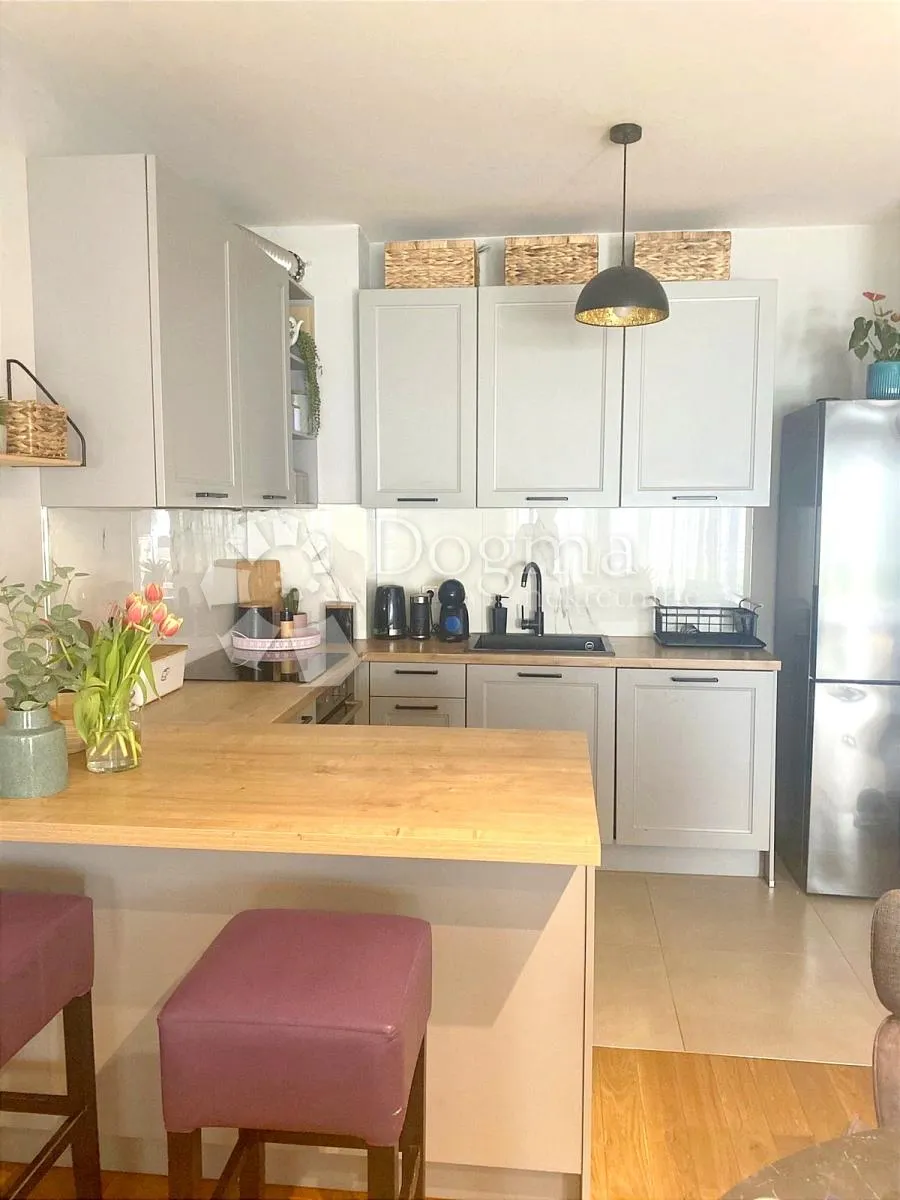 adaptiran 3soban stan s garažom i terasom 107m2 - slika 3