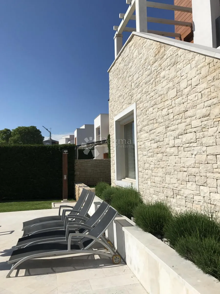 poreč (okolica) - moderna vila blizu mora - slika 7