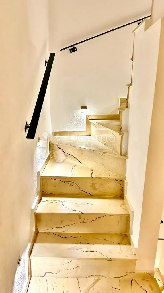 renovirana kuća u centru rovinja - slika 4