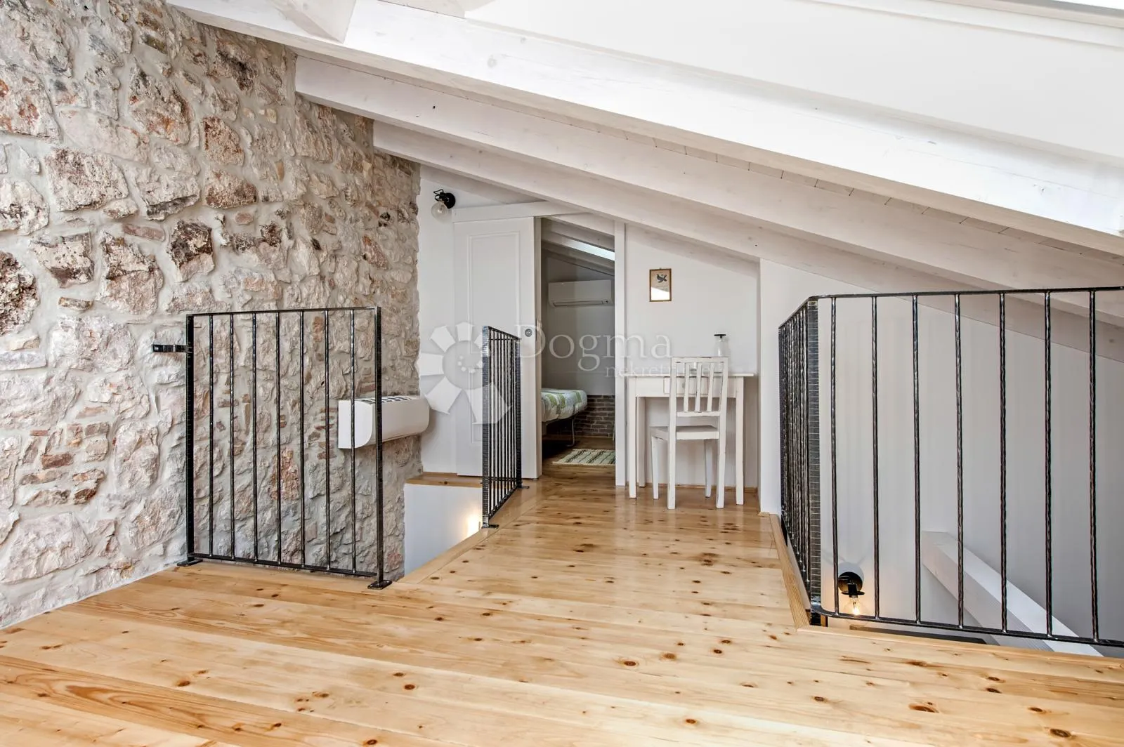 rovinj - sniženo! kuca s 3 apartmana u srcu starog grada - slika 67