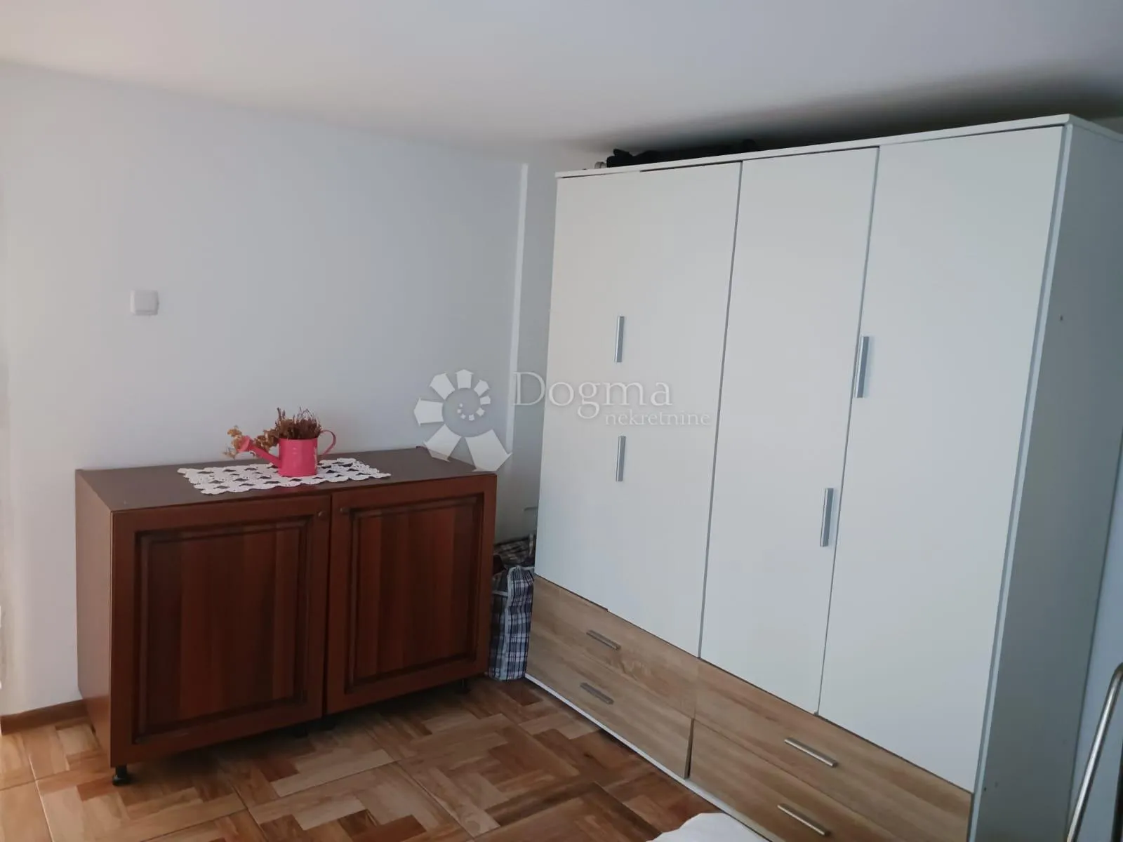 kuća s dva stana, gospodarskim objektom i gotovo 3 hektra zemljišta - slika 49