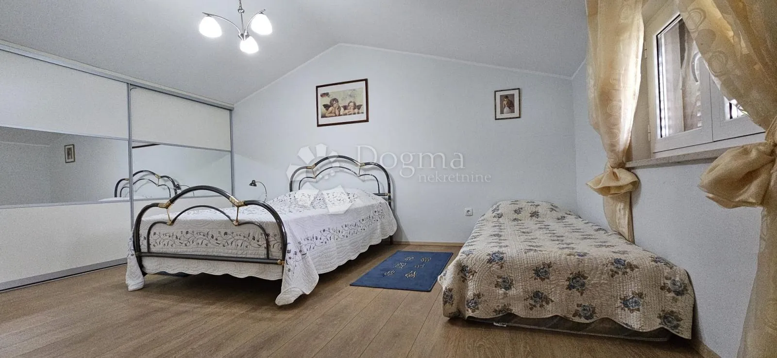 ekskluzivno kuća na osami, okružena šumom - slika 17