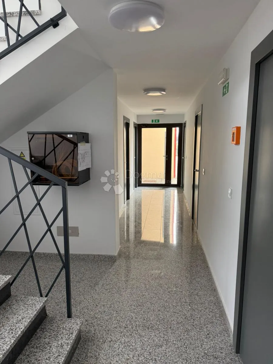 luksuzan dvoetazni penthouse s liftom u velikoj gorici - slika 22