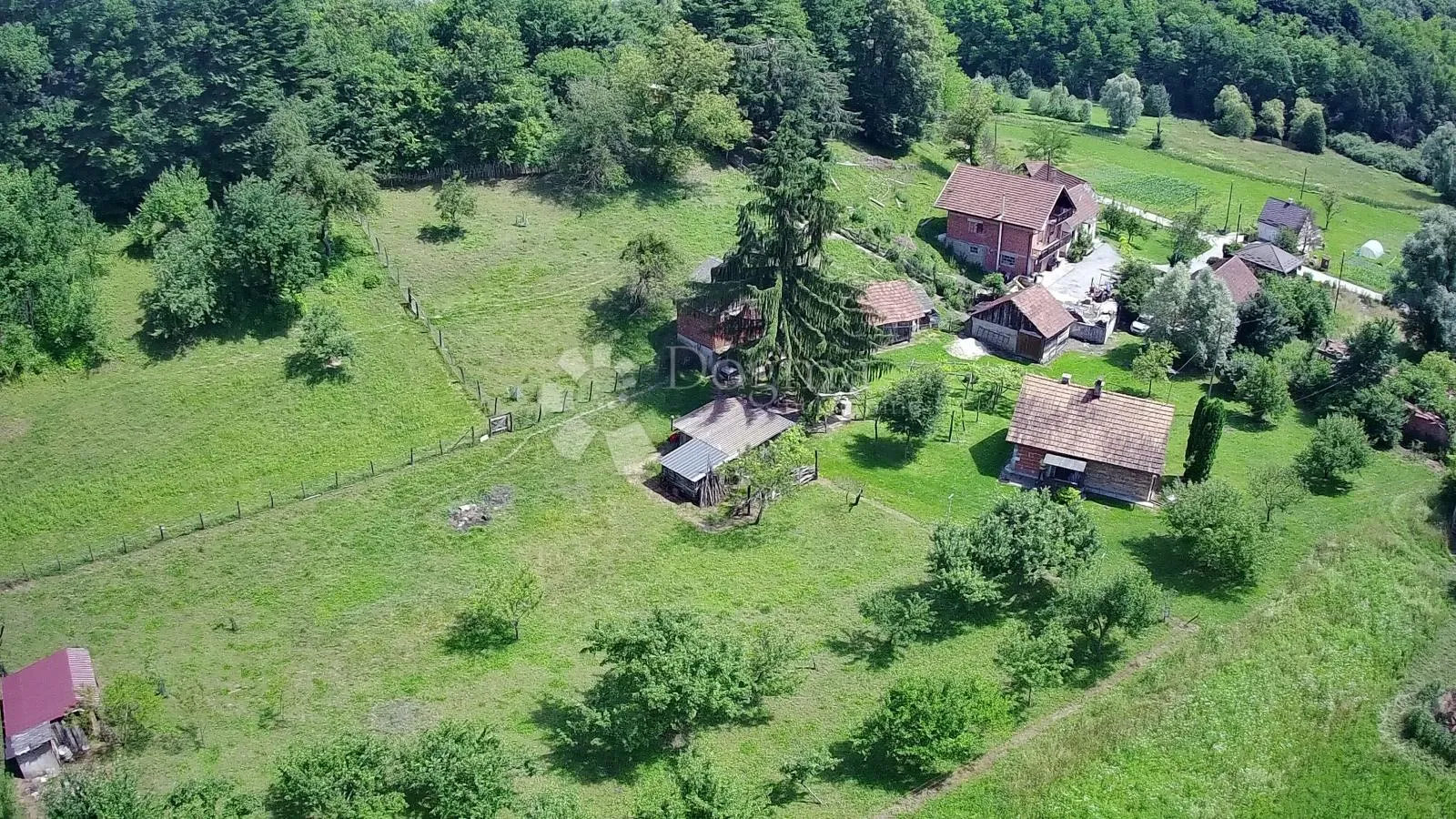 Autentično zagorsko seosko imanje na 18.512m² – privatnost, priroda i veliki potencijal - Donji Zbilj, Desinić