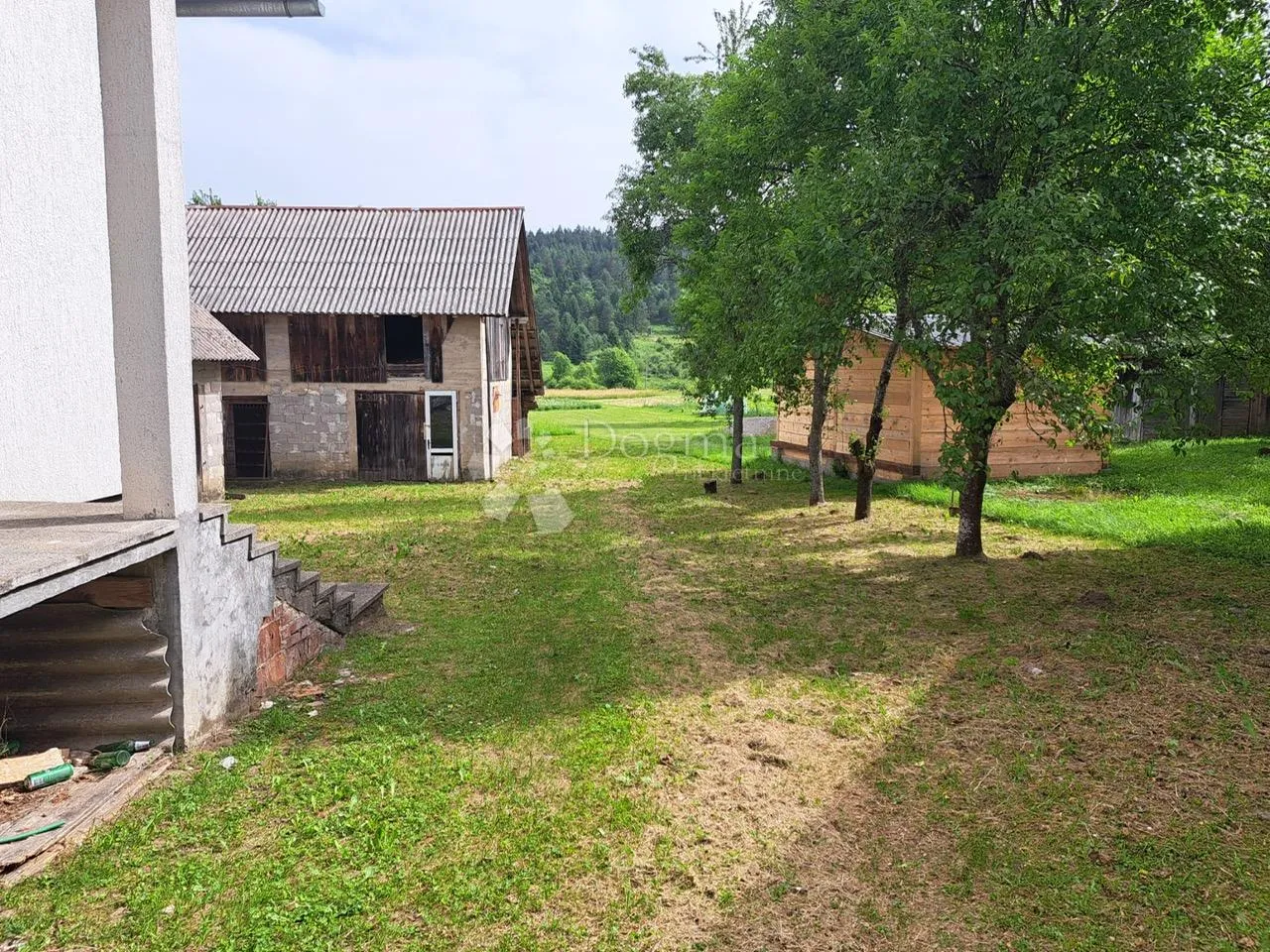 kuća sa velikim imanjem blizu plitvica - slika 9