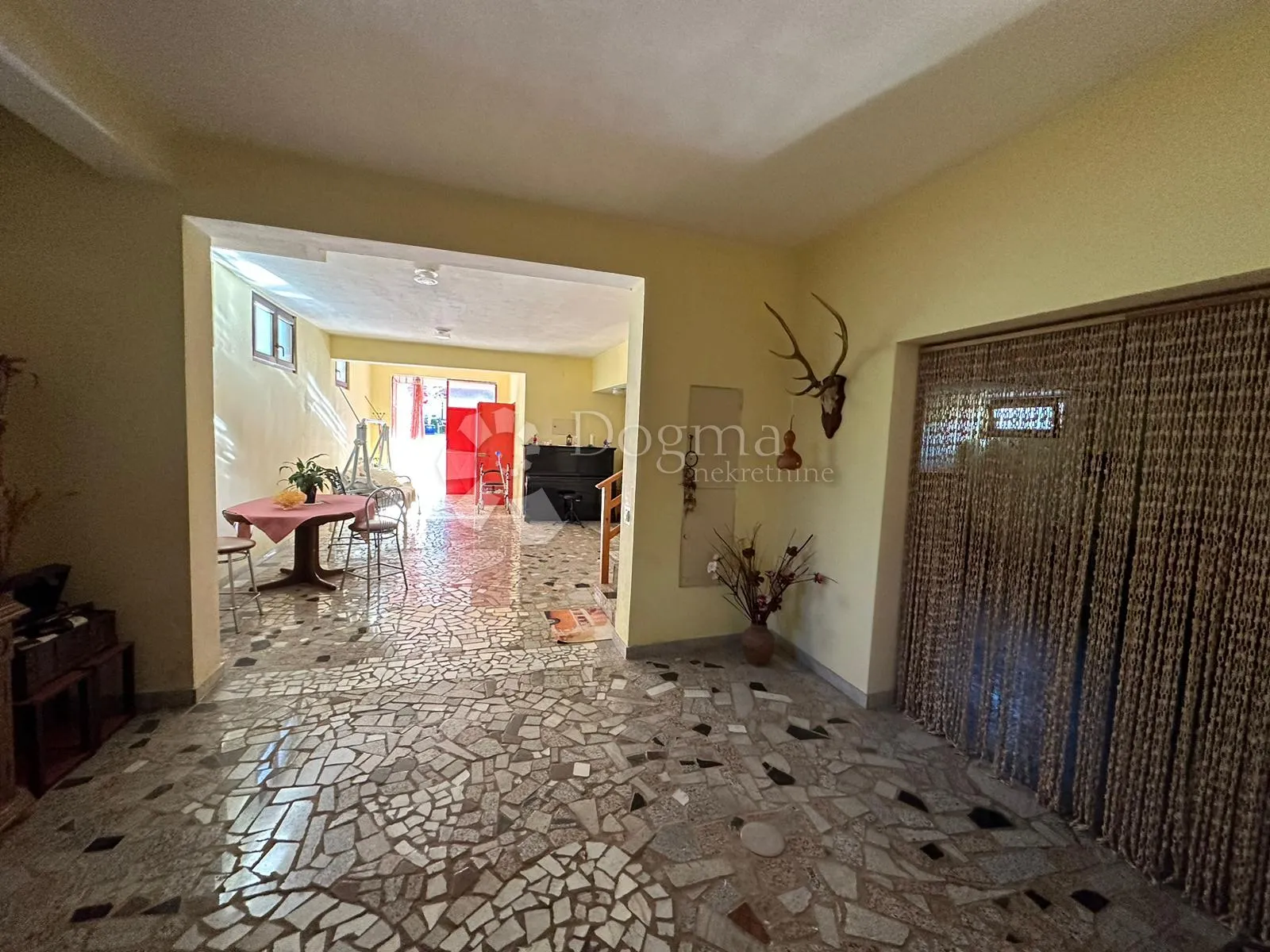 apartmanska kuća na 50 metara do mora - slika 48