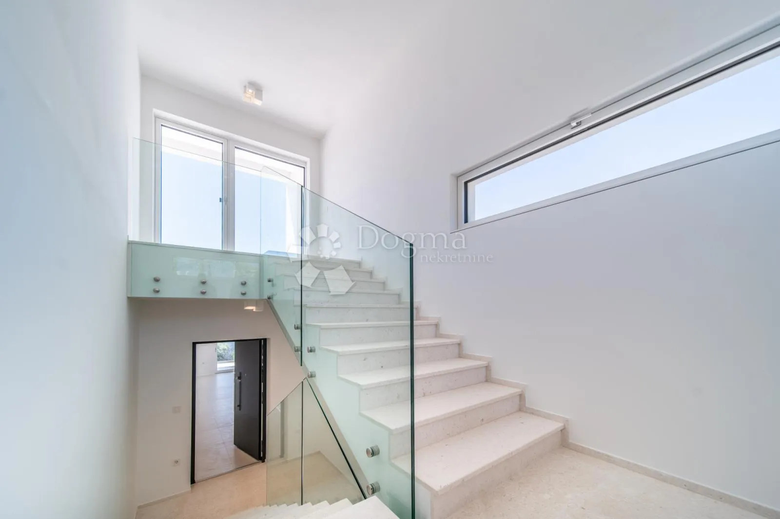 luksuzni penthouse s privatnom prostranom krovnom terasom i prekrasnim pogledom na more, barbat. - slika 28