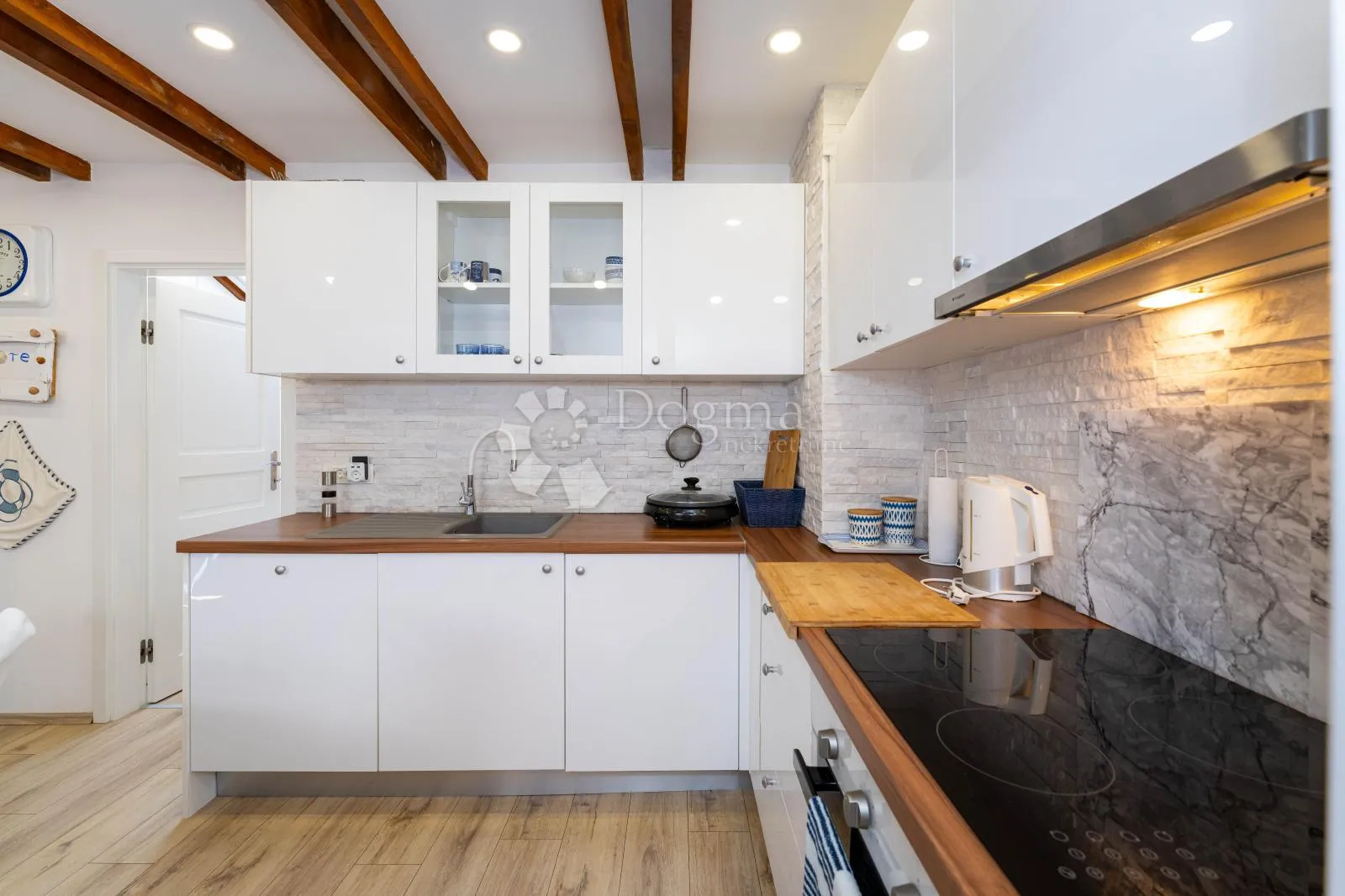 zaton-nin,luksuzna apartmanska kuća uz plažu,3 apartmana,pogled na more - slika 86