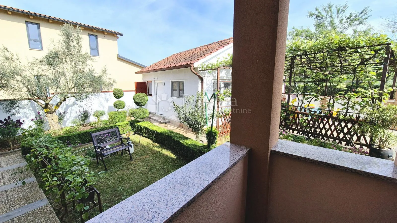 kuća s 4 apartmana + garaža ! blizina fažane ! - slika 25