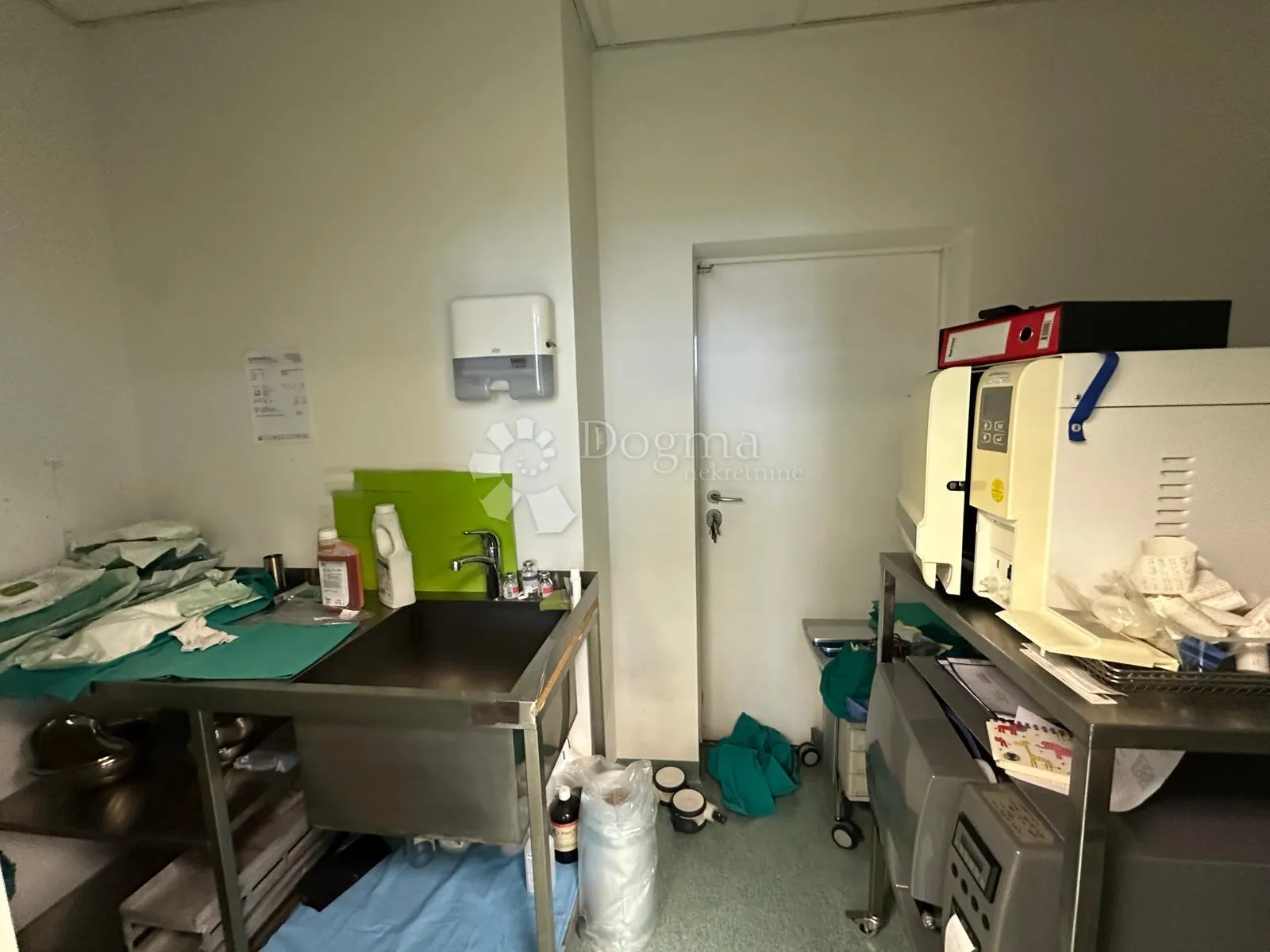 luksuzno uređena klinika za kirurgiju - slika 19