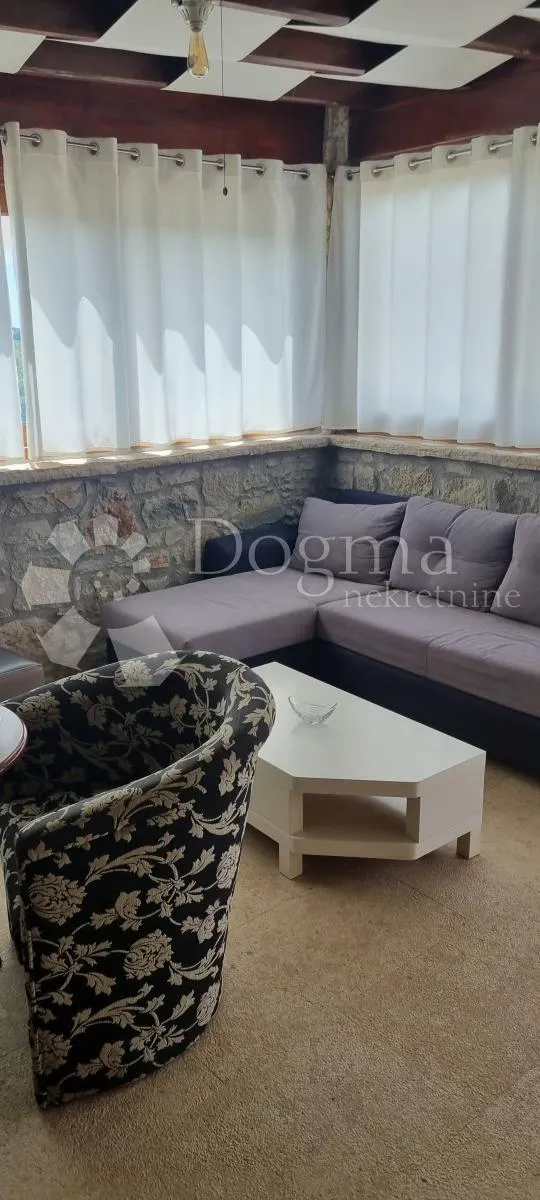 uhodani posao vila sa restoranom 2 km od mora - slika 11