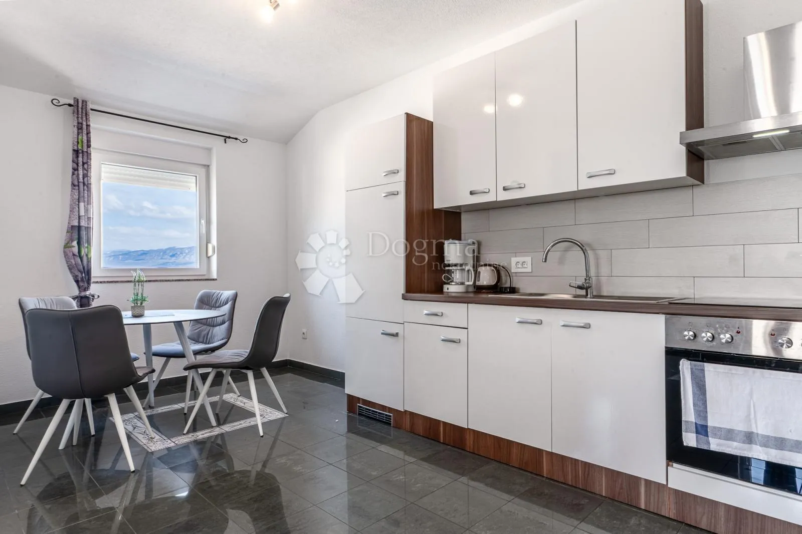 klimno, apartman na samo 250m od mora - slika 3