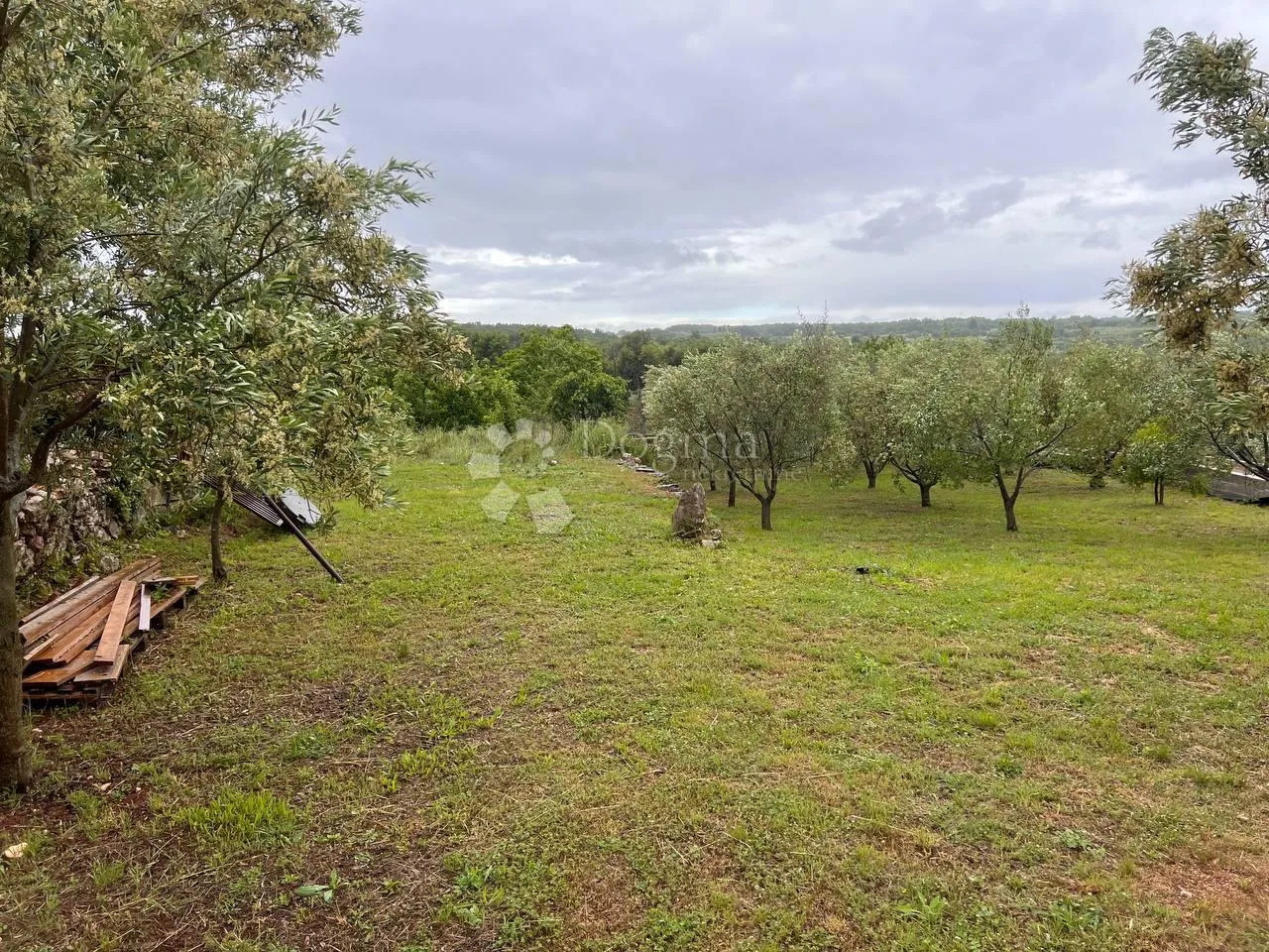 samo kod nas! građevinsko zemljište 1,5 km od mora - slika 3