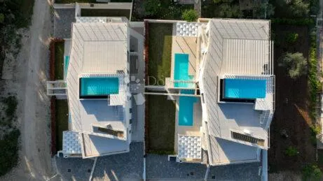 raskošan penthaus s bazenom, 100 m od mora - slika 12