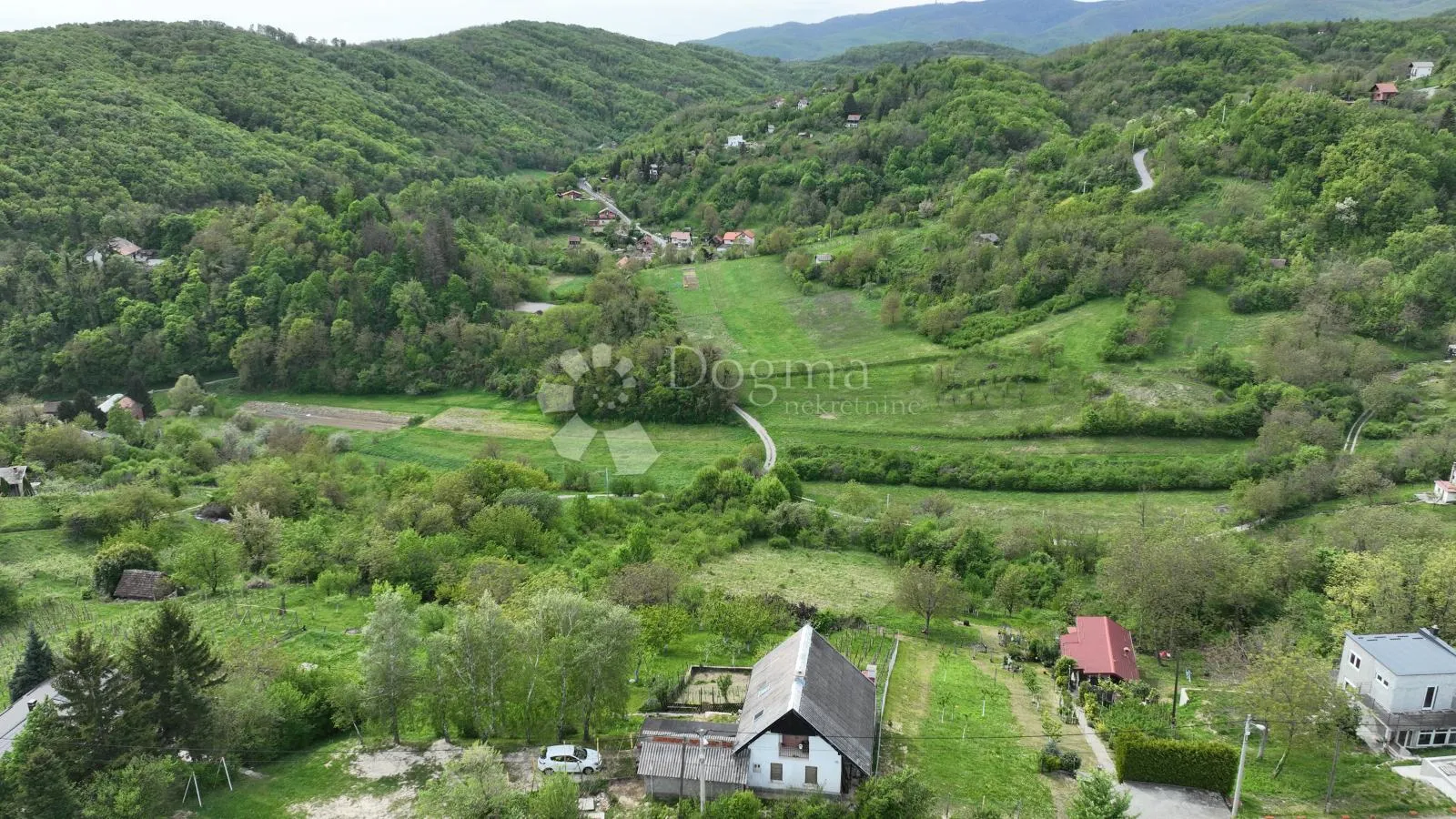 idealna vikend kuća vugrovec 236.98 m²+okućnica 2746 m2 - slika 3