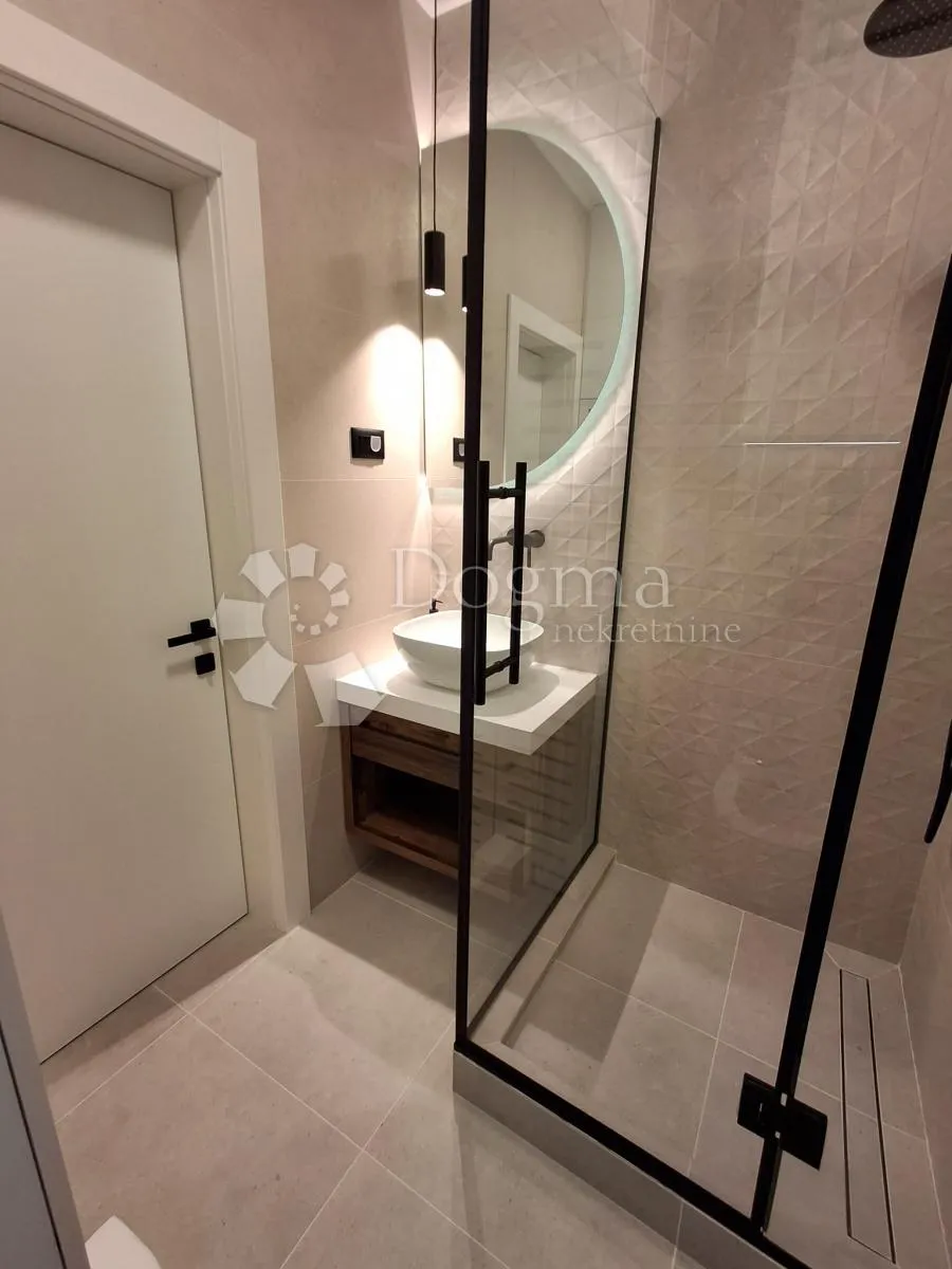 dizajnerski studio apartman u poslovnom centru raba!!! samo kod nas! - slika 23