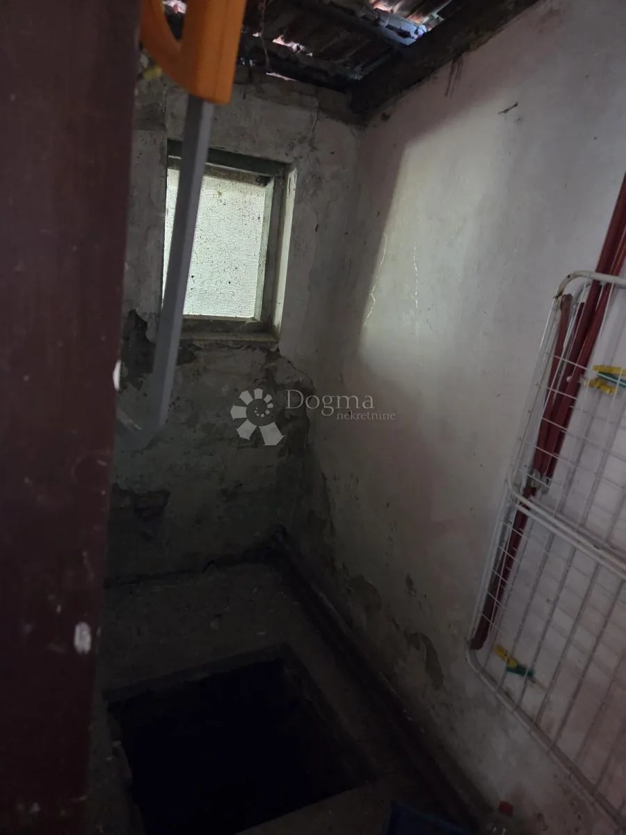 prostrana kuća s 2 stana u grabovcu - slika 21