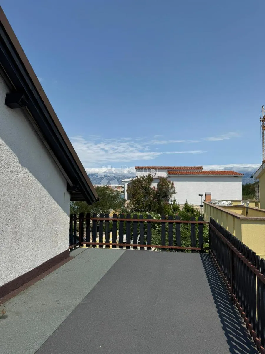 prekrasna kuća u vrsima – samo 30 m od mora! - slika 6