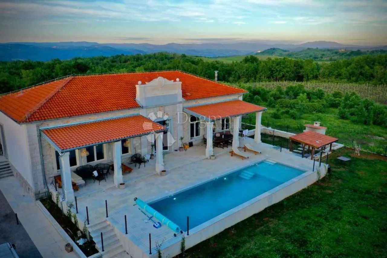 raskošna villa s pogledom - slika 1