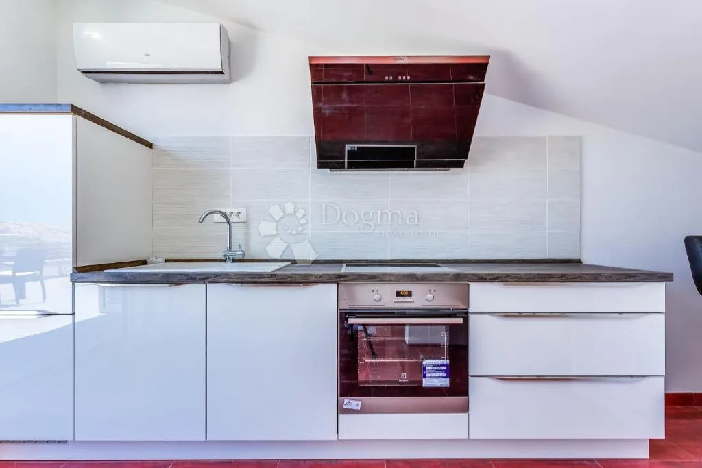 moderni jednosobni apartman u potkrovlju - slika 4