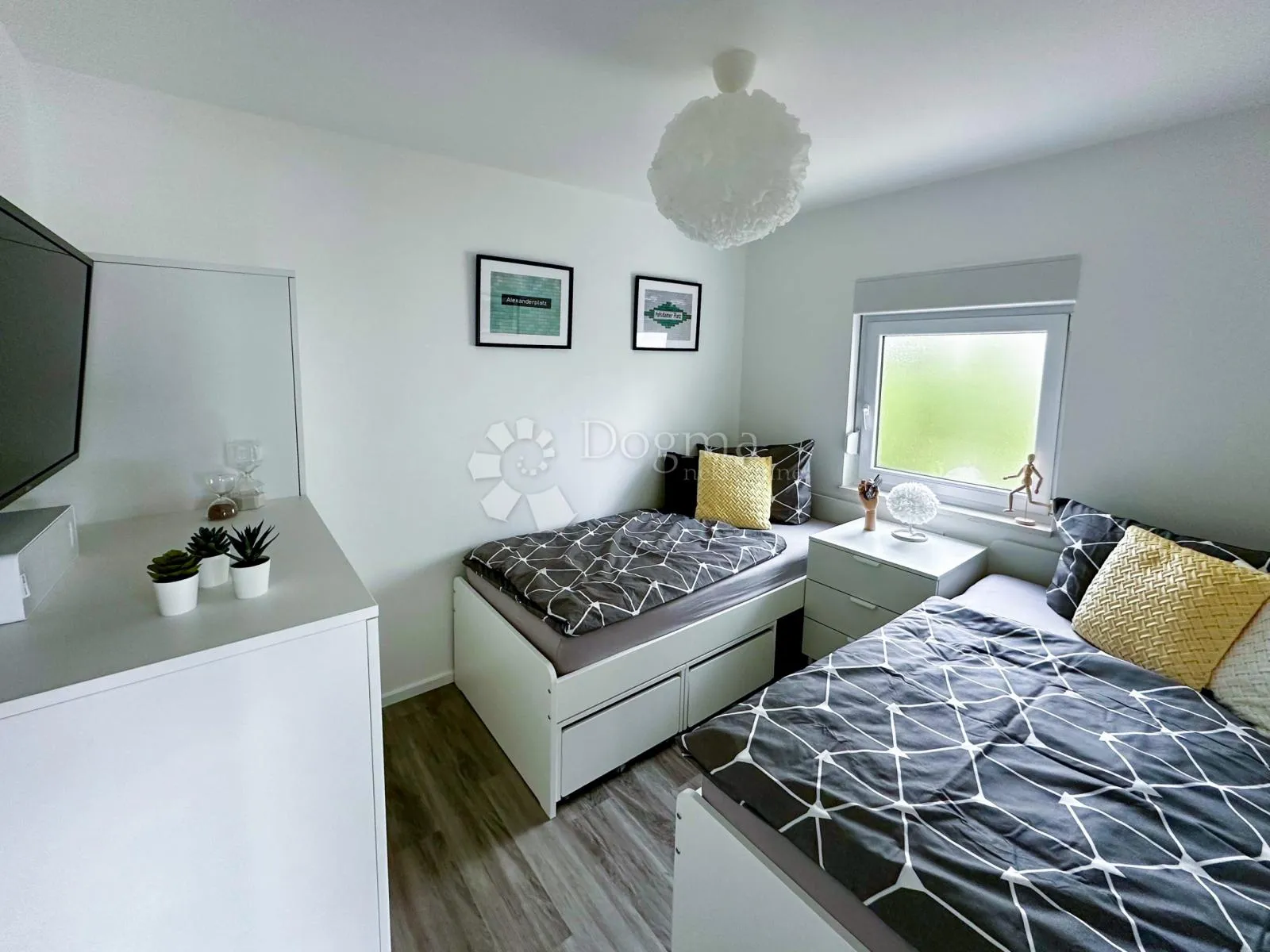 čiovo-kuća s 3 apartmana i bazenom - slika 25