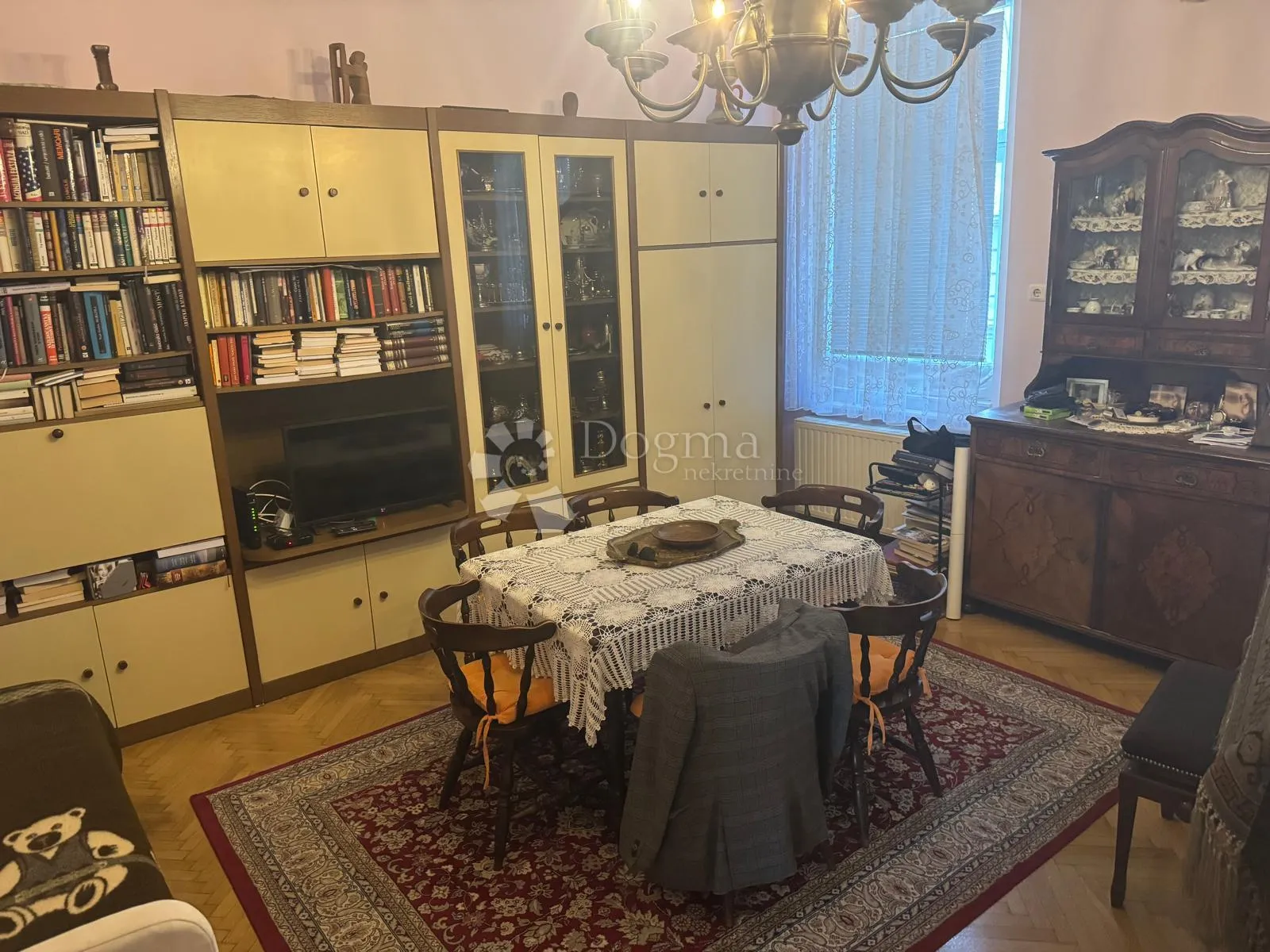 raskoš građanskog stana u srcu zagreba – spoj klasike i prestiža - slika 13