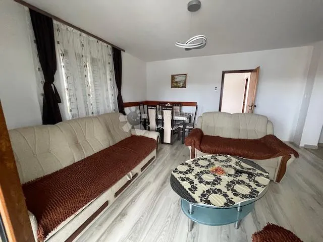 etaža kuće sa dva apartmana - slika 2