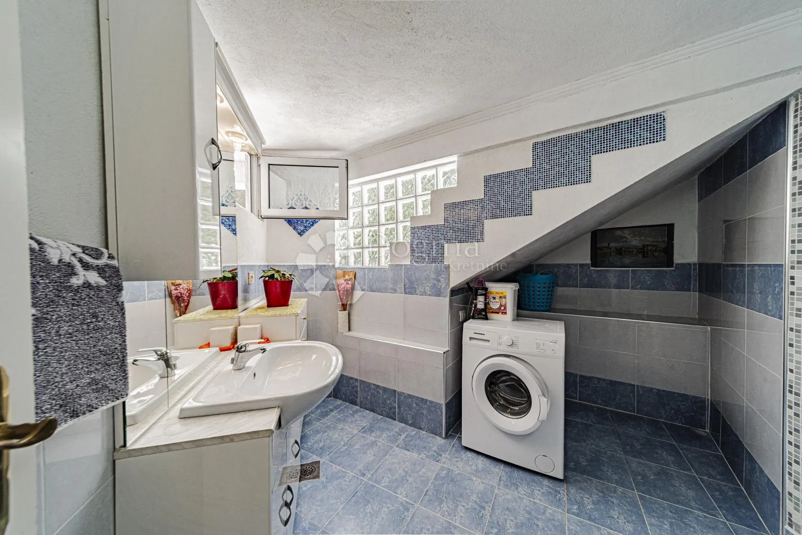 prvi red do mora: samoodrživa apartmanska vila s uhodanim poslovanjem – vela luka, korčula - slika 156