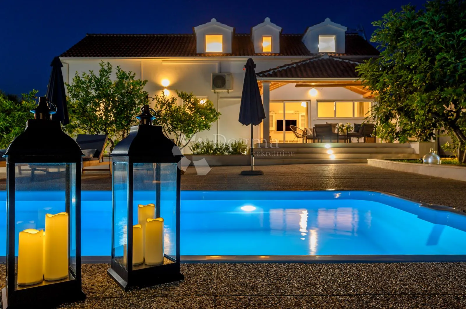 prekrasna vila s bazenom - slika 27