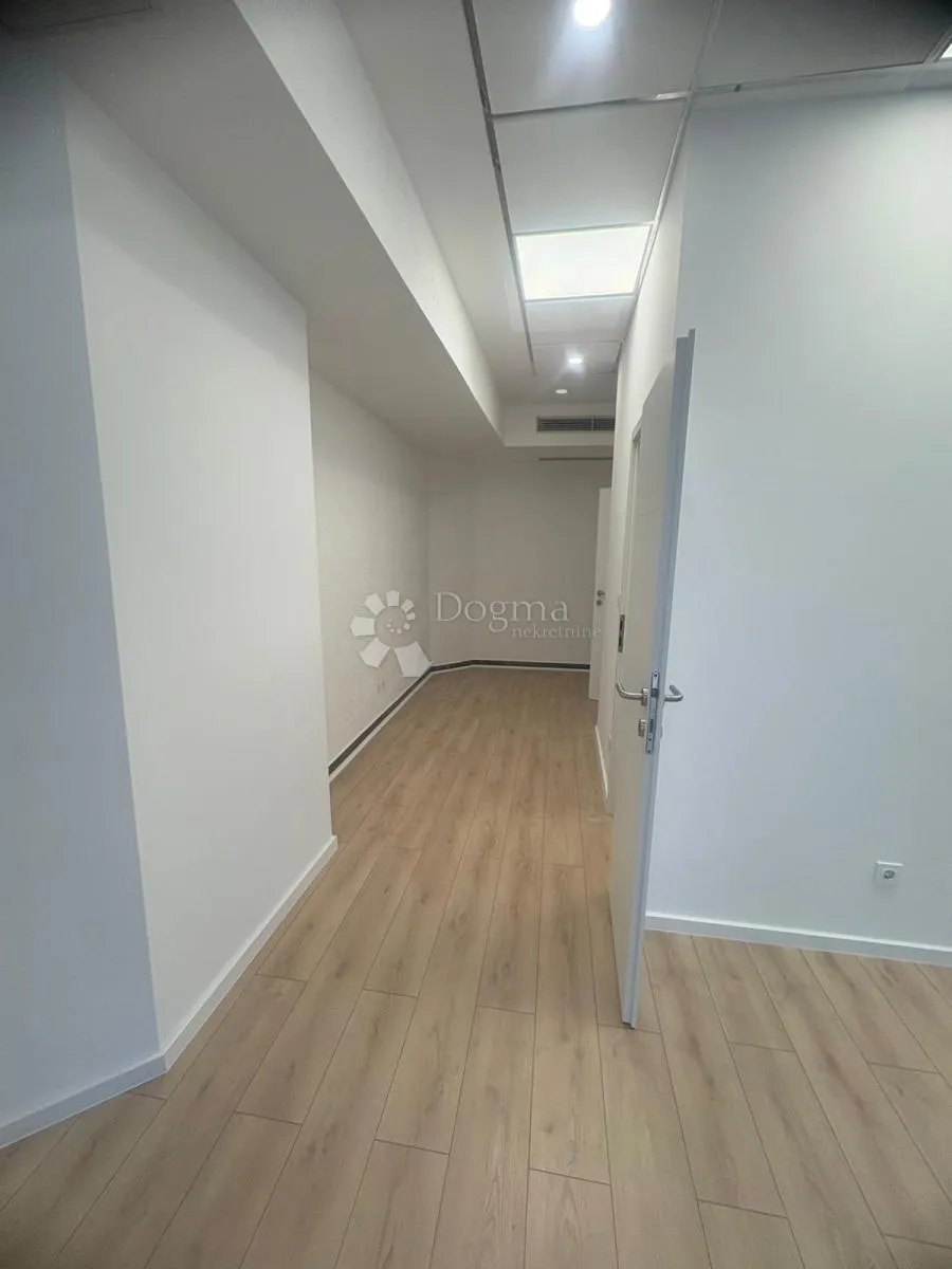 poslovni prostor potpuno uređen centar rotonda jurišićeva 49m2 - slika 4