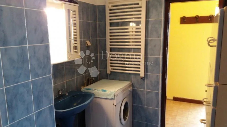 kuća sa 2 stana i prostranom građevinskom okućnicom - slika 20