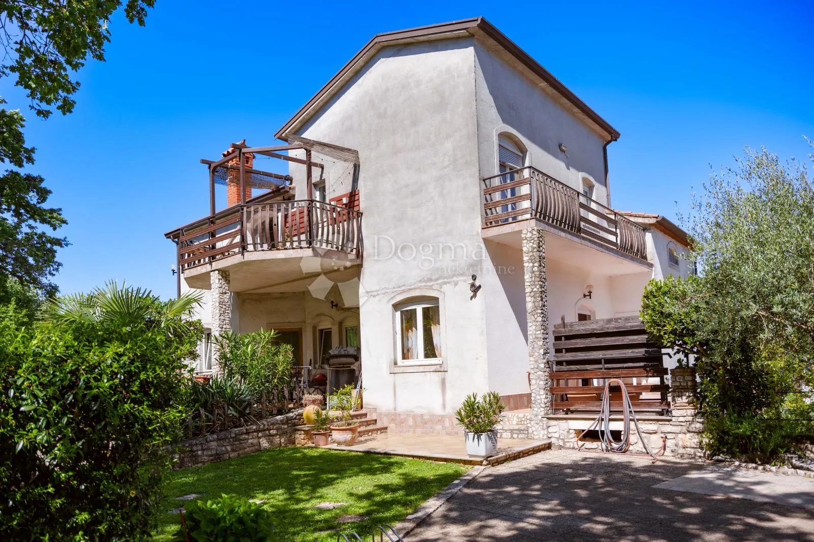 kuća sa 4 apartmana blizu mora - slika 10