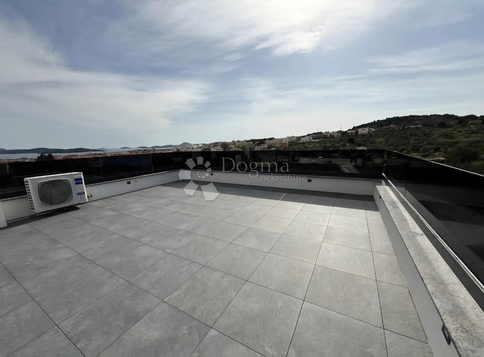vodice, vila sa bazenom - slika 11