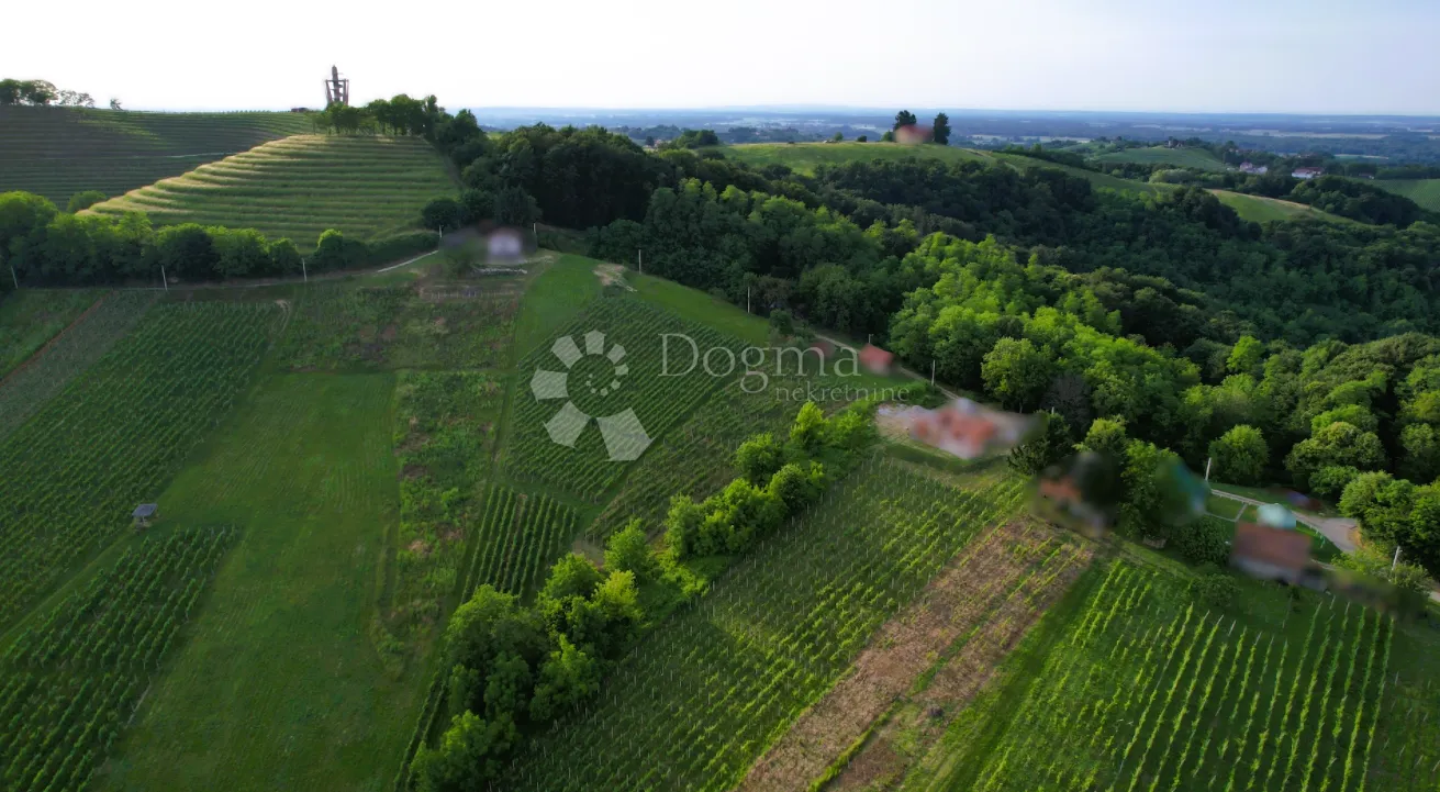 zemljište u robadju - idealno za vinograd, voćnjak ili odmor u prirodi - slika 1