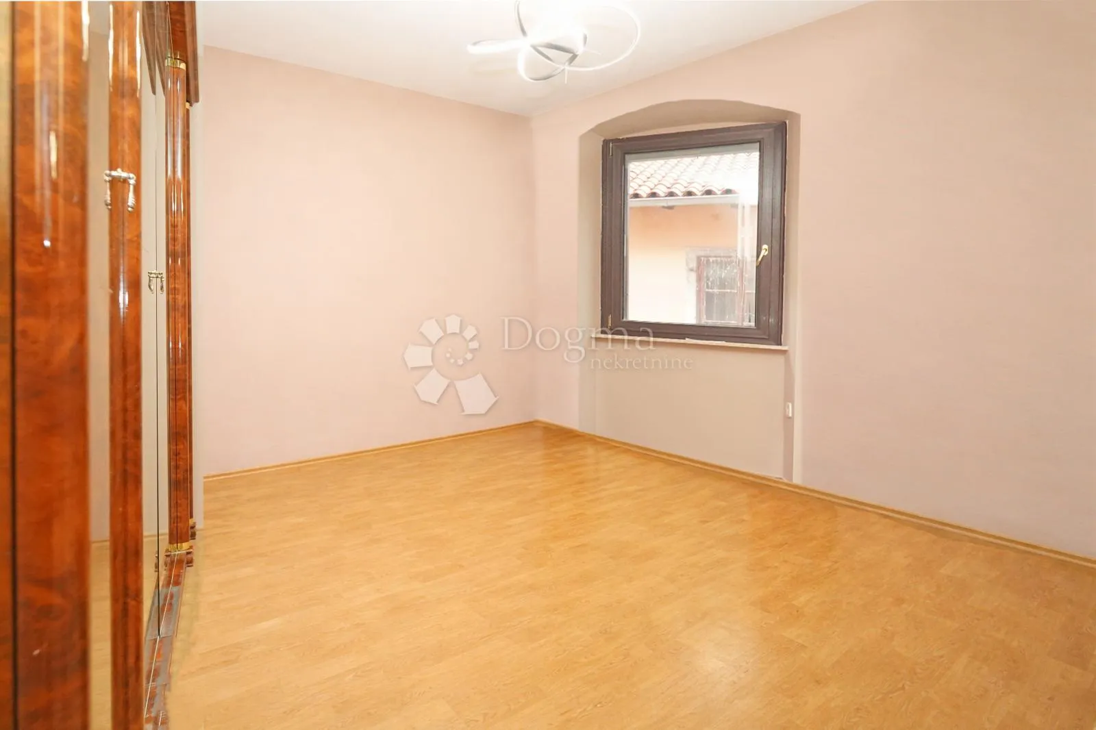 poreč centar-renovirani stan 50 m² - slika 5